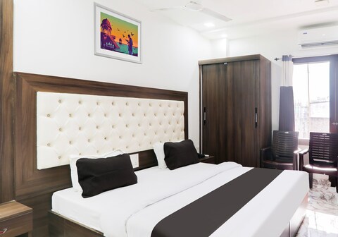 Hotel O Mahaveer Palace