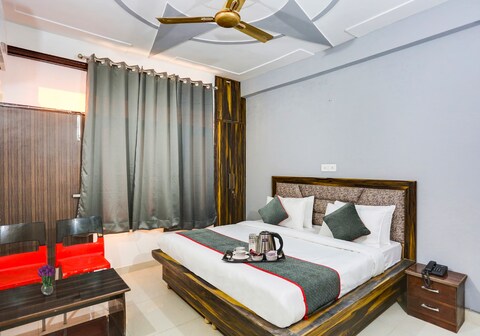 Collection O Noida City formerly The Hamlet