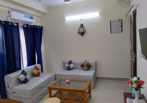 Entire 1 BHK lads Luxury Ek murti Greno west