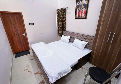 Radha Kripa Kunj Ashram