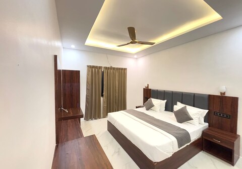 Hotel Omkar Palace