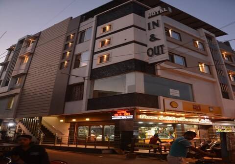 Hotel In and out