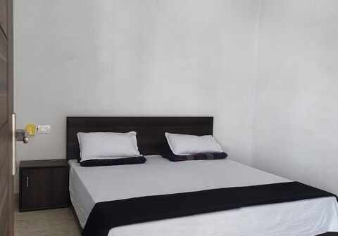 Tosh Guest House And Gusai ji Restaurant