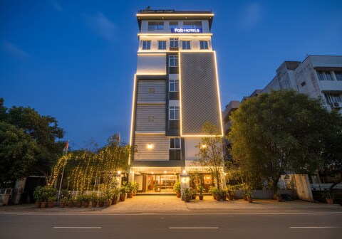 Via Corner Courtyard