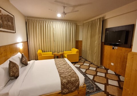 Carom Inn