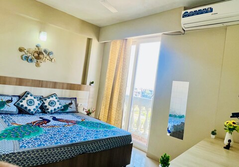 Krishna Kunj Near Prem Mandir