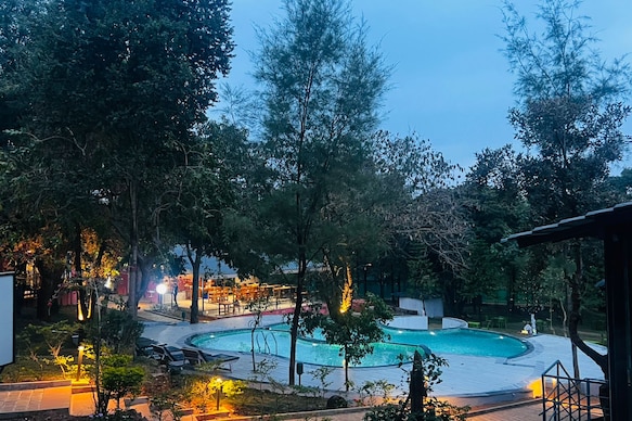 Citrus Prime Hill Queen Resort