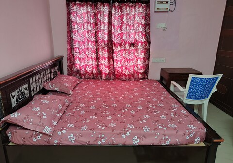 SriRaghavendra Guesthouse