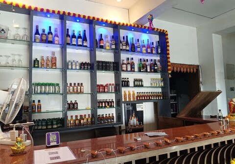 Hotel Navinya Resto Bar and Lodging