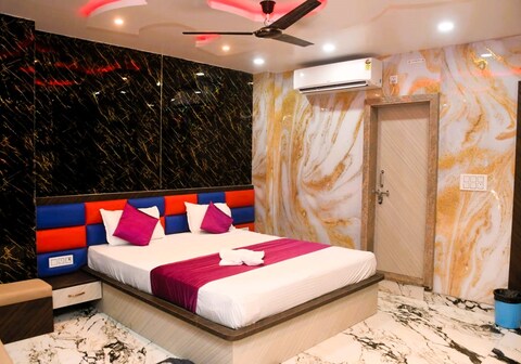 Central Point Stay near LNT College