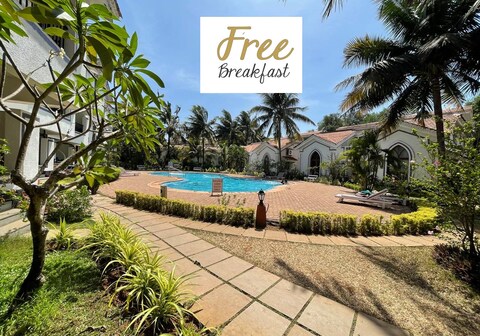 Riviera Hermitage Pool View Apartment with Breakfast