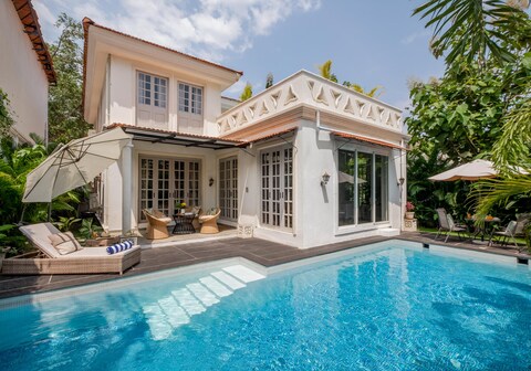 LohonoStays Castello Villa 1