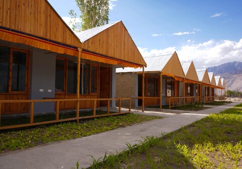 The Riverside Hunder