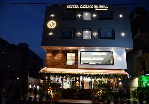 HOTEL OCEAN BREEZE
