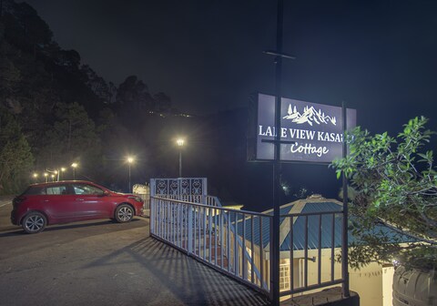Lake View Kasauli Cottage