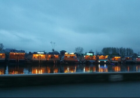 New minivet houseboat