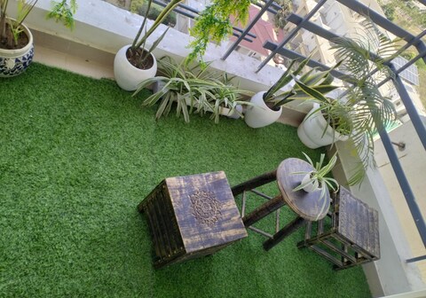 Oak Studios near Expo Mart