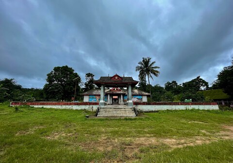 Coorg Robusta spring's stay & village