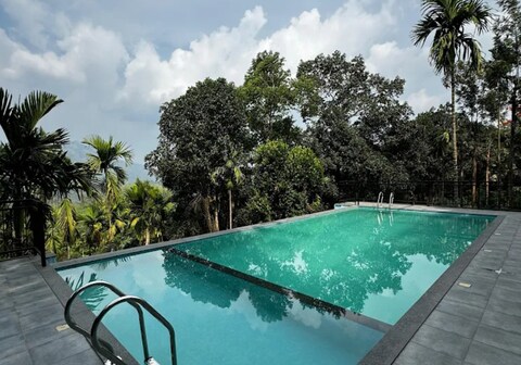 Lush Hills by Benchmark