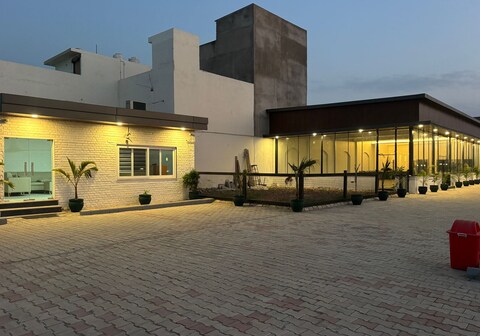 Vanam Hotel and Resorts