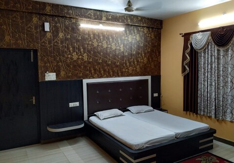 Hotel Pratap & Restaurant