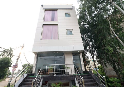 Hotel O wisteria Kongo Taxi Service