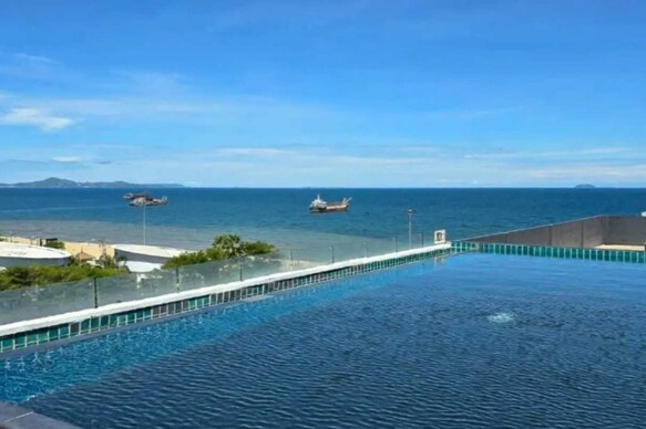 Sunday Beachfront View Jomtien Pattaya