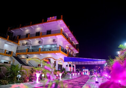 R S RESORT RESTAURANT & BANQUET HALL