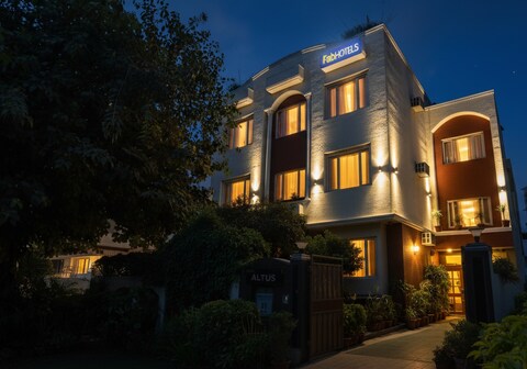 FabHotel Altus