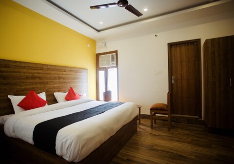 Lushy Days Hotel Nanda