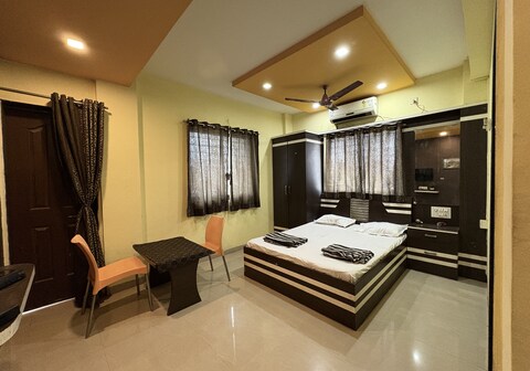 SHOURYA HOTEL AND LODGING