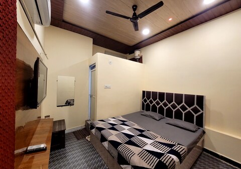 Shree Pallaav Guest House