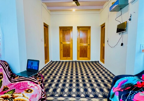 THE KISSAN COTTAGE GULMARG