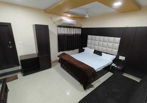 HOTEL BRIJWASI ROYAL