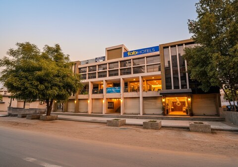 FabHotel Relax - opp. Hotel Leela