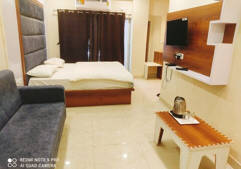 HOTEL PANCHVATIKA & GARDEN RESTAURANT