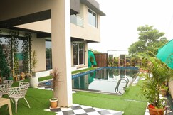 Moose Tracks by Ebonystays, Igatpuri Moose Tracks by Ebonystays, Igatpuri