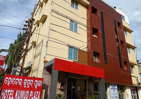 Kumud Plaza