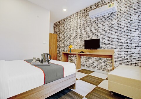 OYO Townhouse 1091 Hotel Convivial Ark