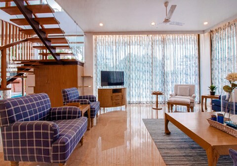 The Cloverleaf Super Luxury VIlla with Pool