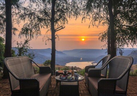 StayVista at The Deck & Dawn Ecstasy