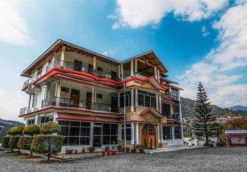 Sapphire Inn Near Kainchi Dham