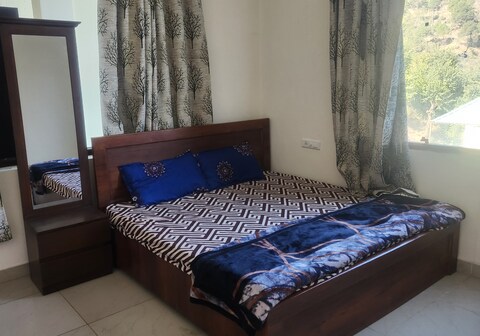 3 BR | Valley View | Breakfst