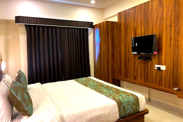 The Grand Sarovar Inn and Suites