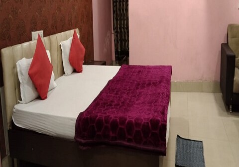 THE SILVER INTERNATIONAL