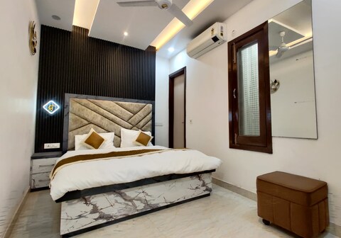 KAY EMM RESIDENCY