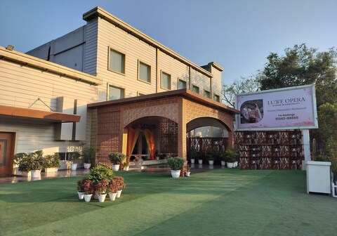 Hotel Luxe Opera NH8 7km from IGI Airport Delhi Managed by Bel-La Monde Group of Hotels