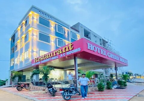 Hotel Green Mount And Resturant