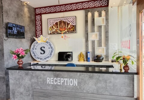 Sunanda Lodging and Restaurant