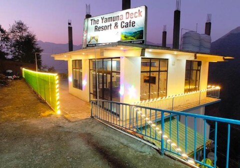 The Yamuna Deck Resort and Cafe